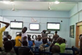 Anger as apprentice is forced to share His ₦‎16 million bet win with his boss in Alaba market