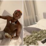 “I no go school, but I get US dollars” – Singer Portable flaunts cash he made from performance