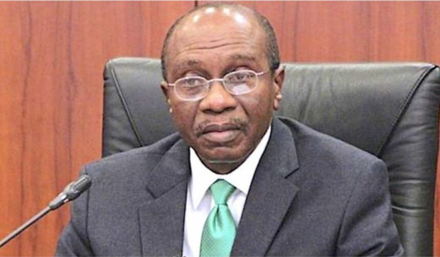 Emefiele finally bows to pressure as CBN reintroduces old N500, N1000 notes into circulation