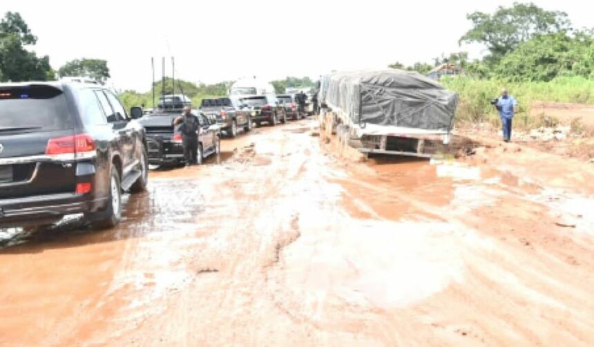 Traveller laments over lack of infrastructure in Kogi state, berates Yahaya Bello for lavish convoy
