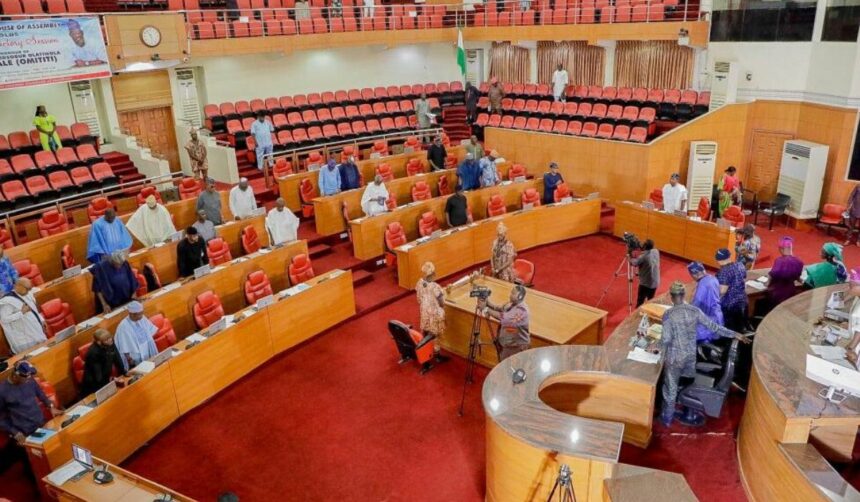 Lagos State Assembly urges federal government to curb Naira-Dollar disparity amid economic concerns