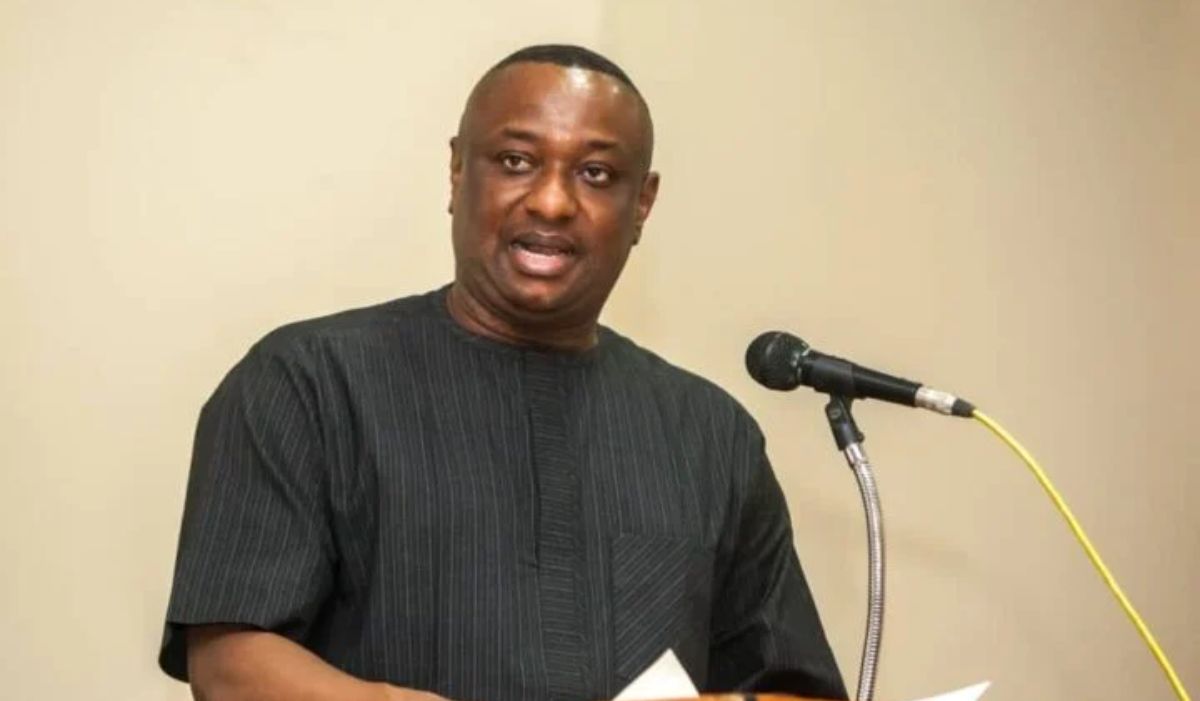 FG Grounds National Carrier Plans, Backs Private Airlines with Policy Boost
