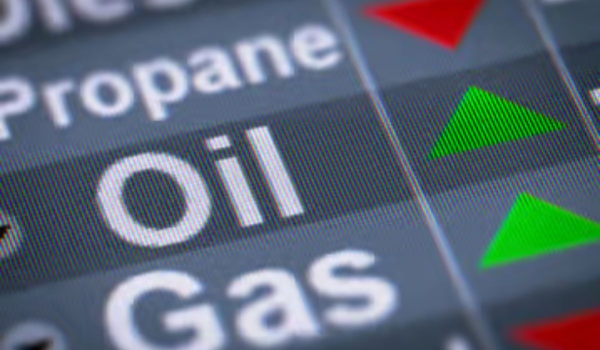 Oil Prices Steady as Middle East Tensions Ease, Demand Uncertainty Lingers