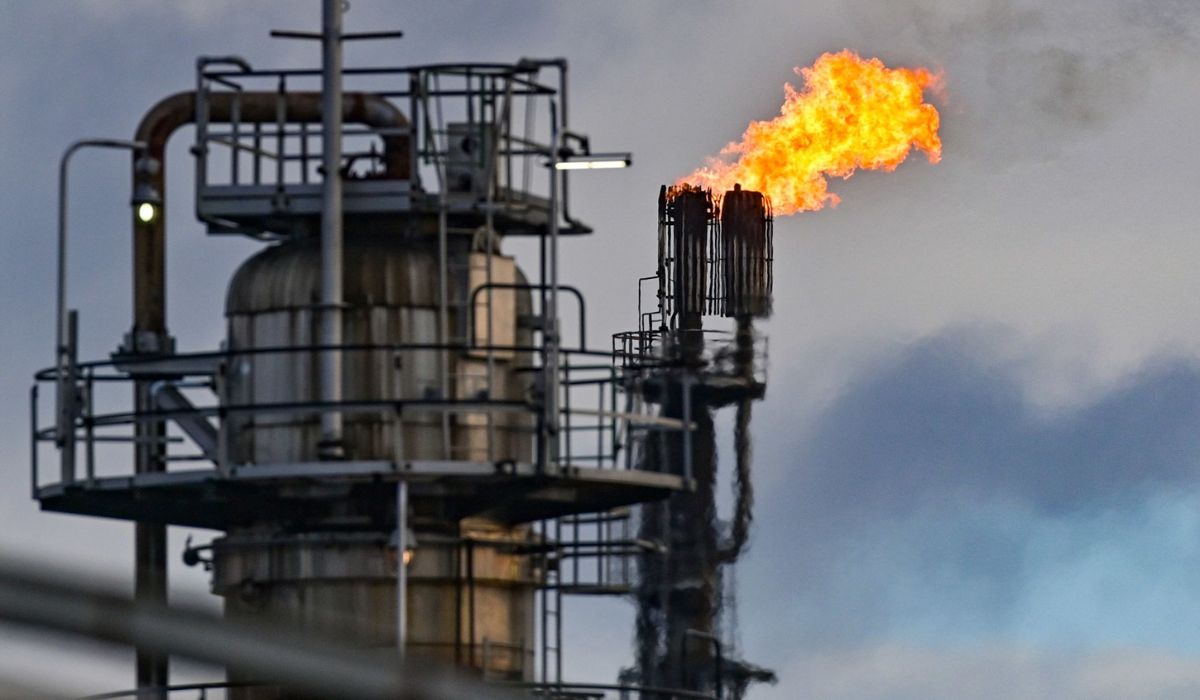 Oil Prices Surge Amid Ukraine Strikes and Istanbul Diplomacy Talks