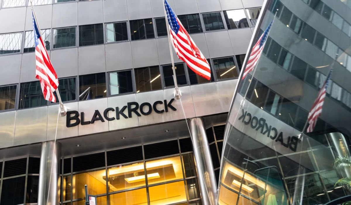 BlackRock’s IBIT Now Holds 55% of US Bitcoin ETF Supply, Nears $76B in Assets