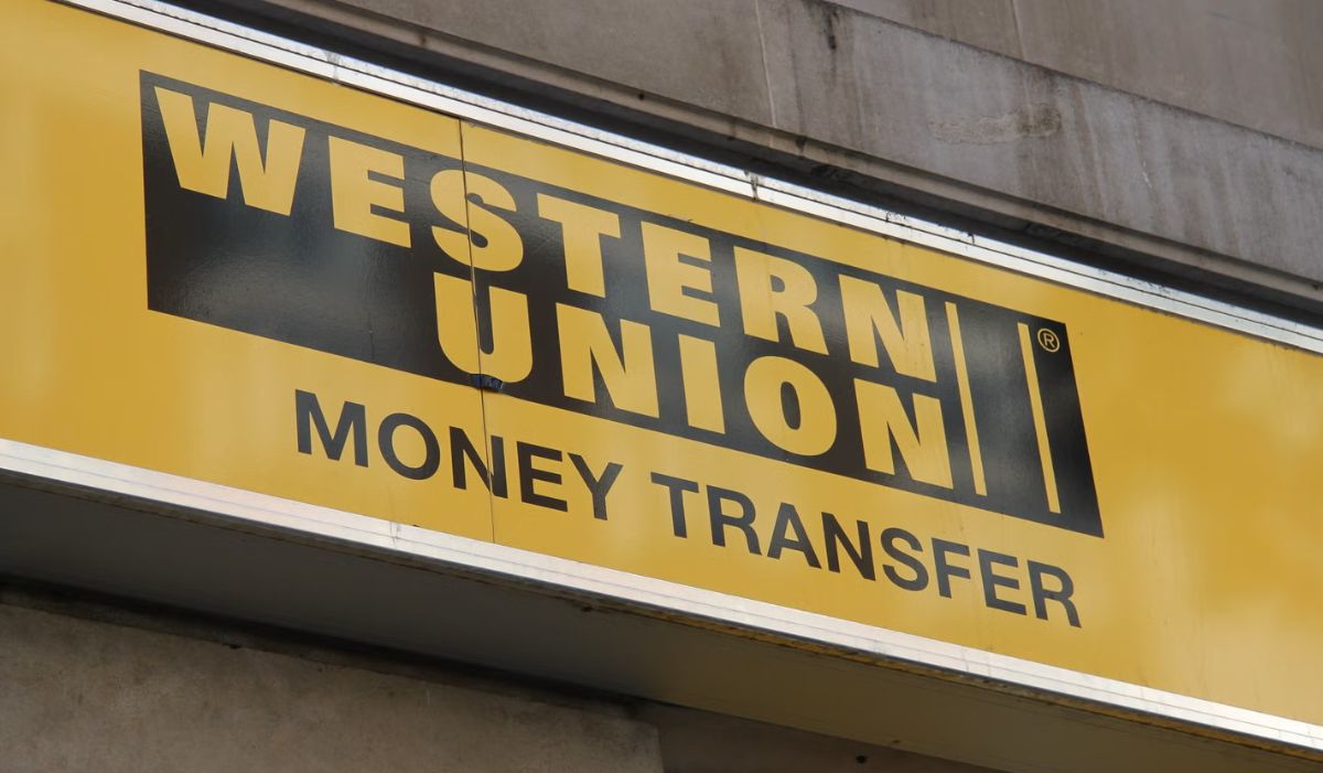 Western Union Eyes Dollar-Backed Stablecoin to Speed Cross-Border Transfers