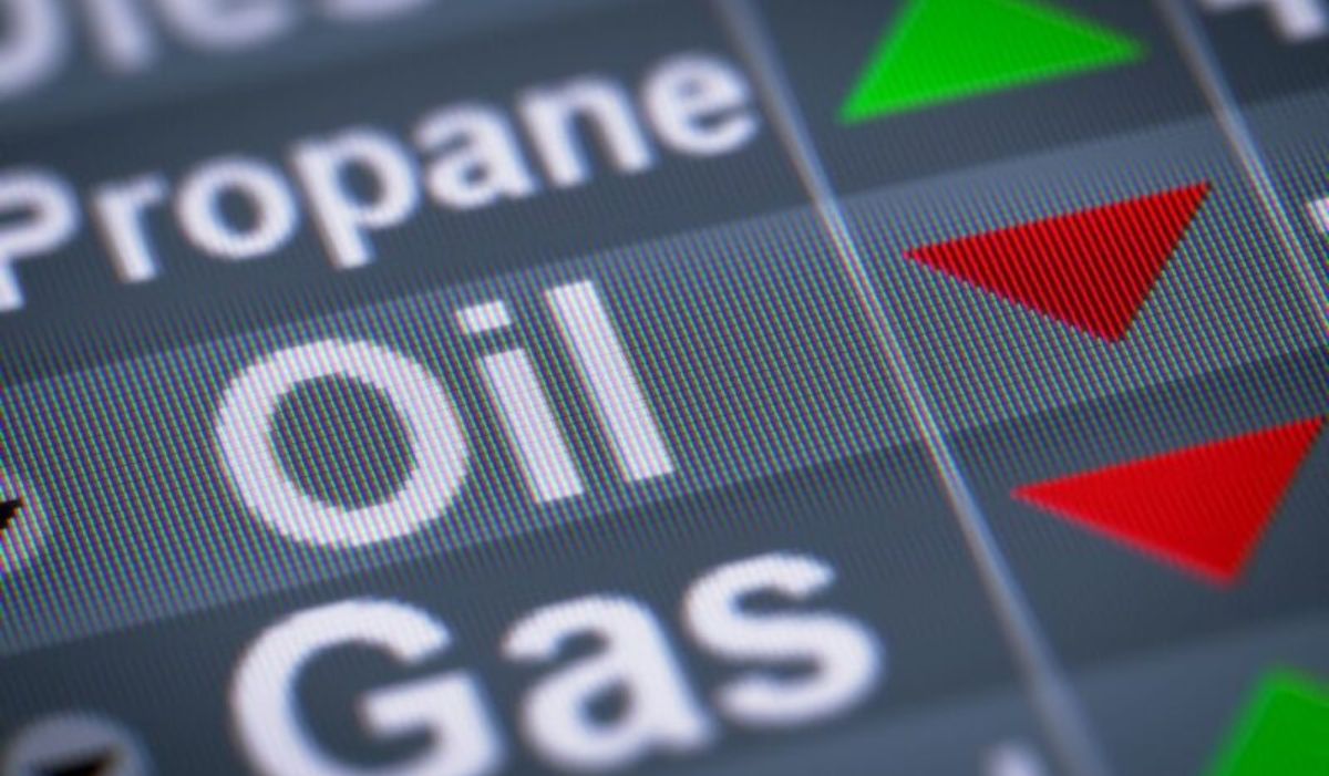 Oil Prices Drop 2% as Russia-Ukraine Tensions Cloud Market