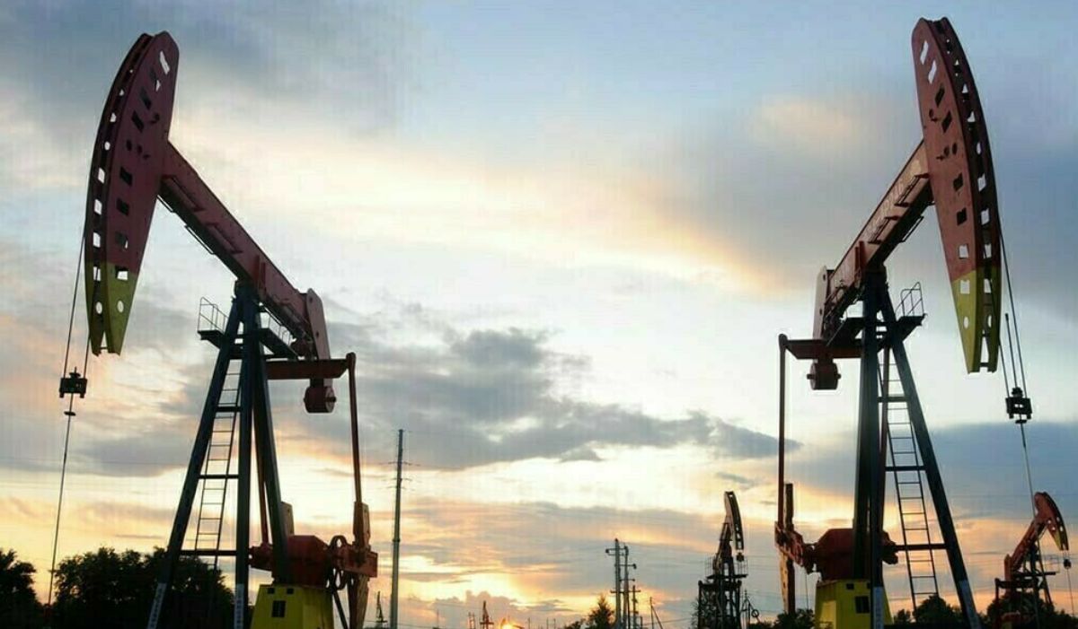 Oil Prices Rebound Amid U.S. Tariff Hike and Crude Supply Dip