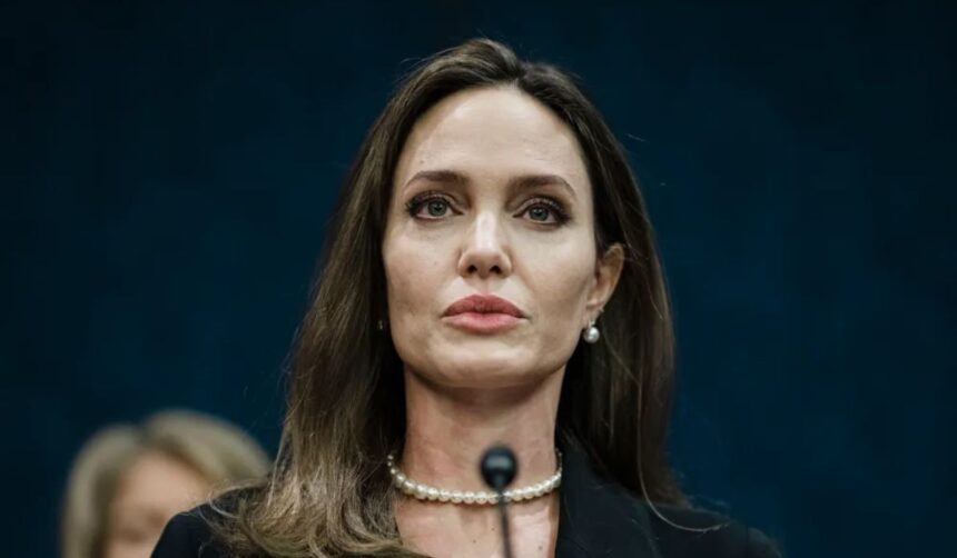 Actress Angelina Jolie breaks down in tears while sharing her mother’s cancer story