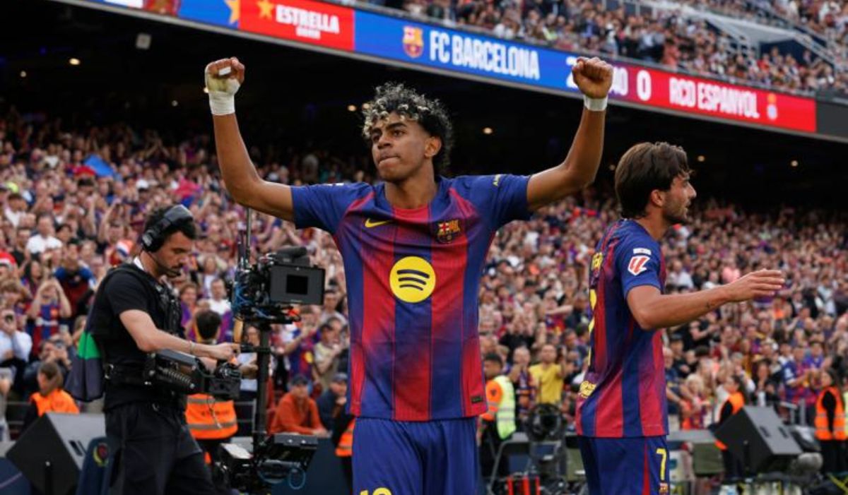 Barcelona Trash Espanyol 4-1 to Close in On Title 